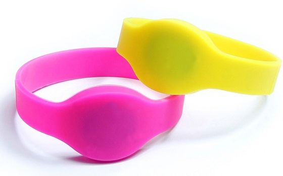 OEM-Logo Smart NFC RFID Silikon-Armbänder Wasserdichtes Armband für Wasserparks